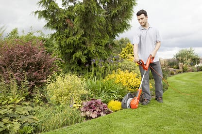 Flymo Ulta Contour 650E 30cm (12") Electric Linetrimmer - Image 2